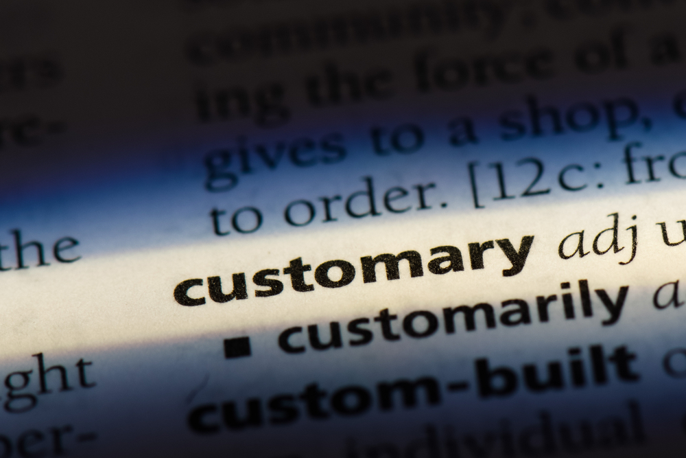 Why Did GAO Think this Solicitation Did Not Adhere to Customary Commercial Practices?