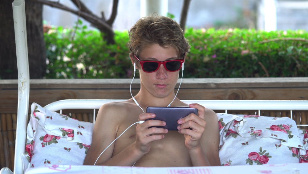 Can Government Employees Use Their Phones During a Shutdown?